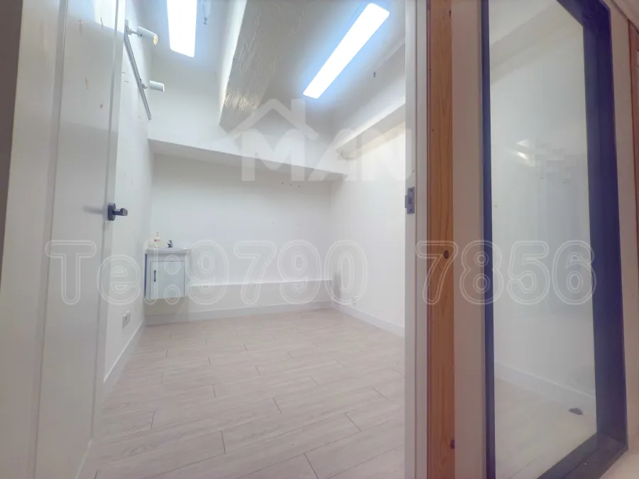 Rm.A15 世貿大樓 World Interests Building MANHKCOM 工廈租盤 觀塘租盤 觀塘租工作室 觀塘網店出租 觀塘多用途工作室出租 租觀塘樓上舖 觀塘工廈出租 觀塘工作室出租 觀塘studio出租 觀塘分租單位 租觀塘工作室 觀塘樓上網店出租 觀塘租樓上舖 觀塘樓上舖出租